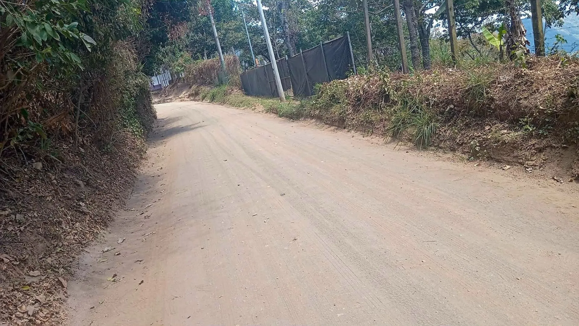 Terreno-en-Venta-en-El-Lago-de-Coatepeque
