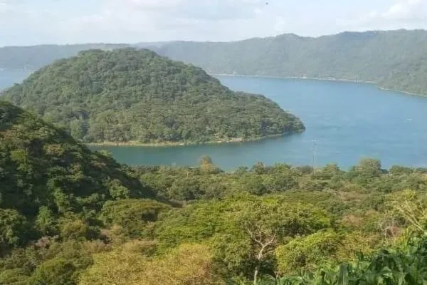 Terreno carretera al Cerro Verde vista al Lago de coatepeque