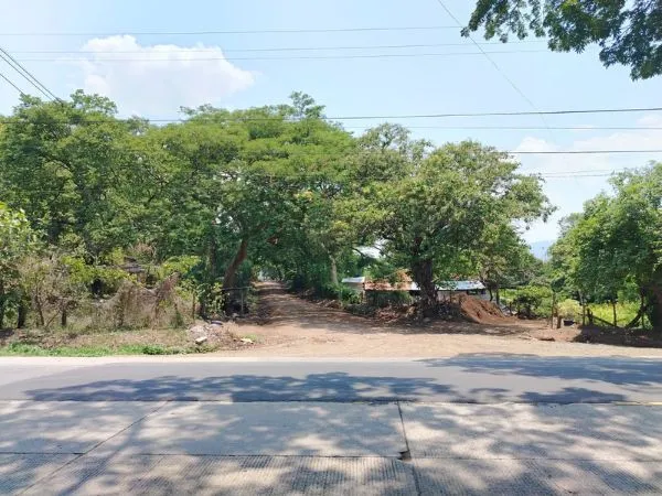 entrada-para-terreno-para agricultura-sobre-carretera-a-metapán-en-santa-ana entrada-para-terreno-para agricultura-sobre-carretera-a-metapán-en-santa-ana
